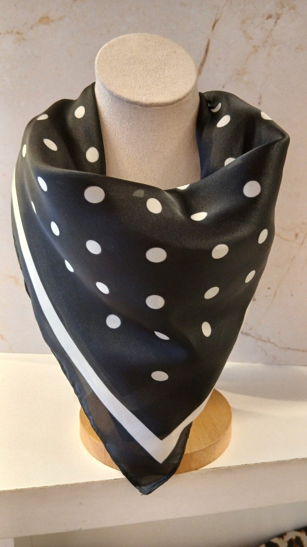 Producto - Pañuelo lunares