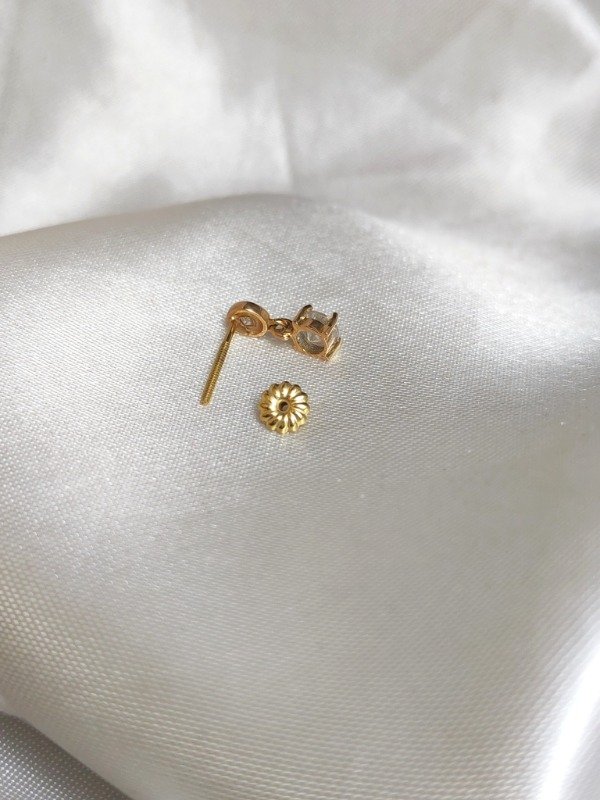 Producto - Aros Colgantes Oro 18kt Punto de Luz Susanito a Rosca - 3