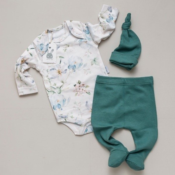 Producto - Araceli - Body estampado + ranita y gorro liso