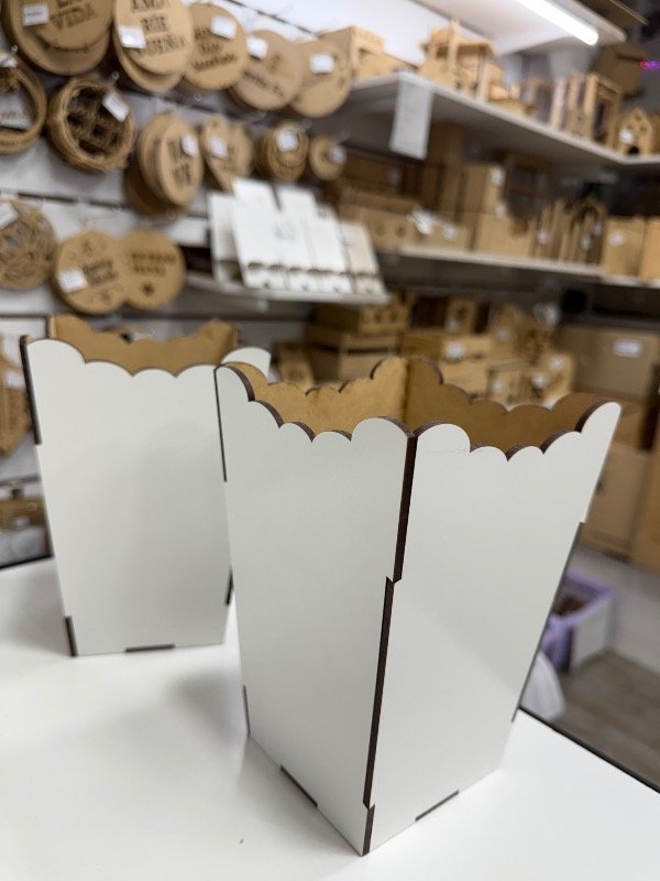 Producto - Maceta ondas blanca alta