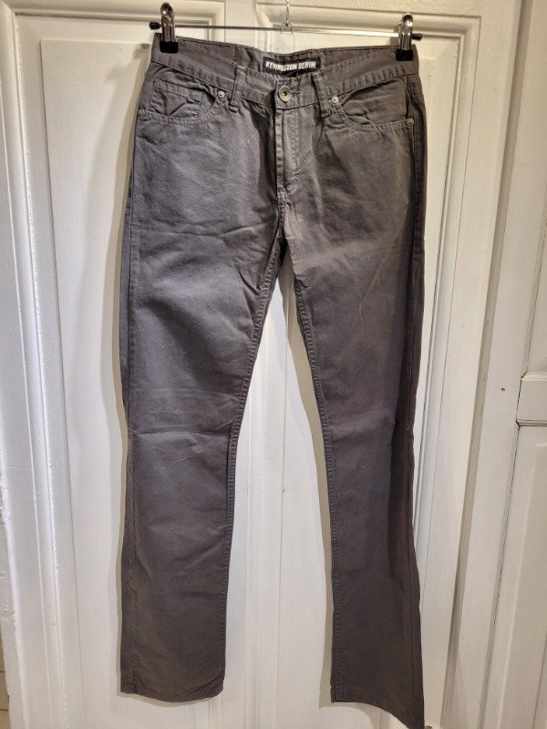 Producto - Pantalón KEVINGSTON gris oscuro Talle 16 años - PRECIO: 40X