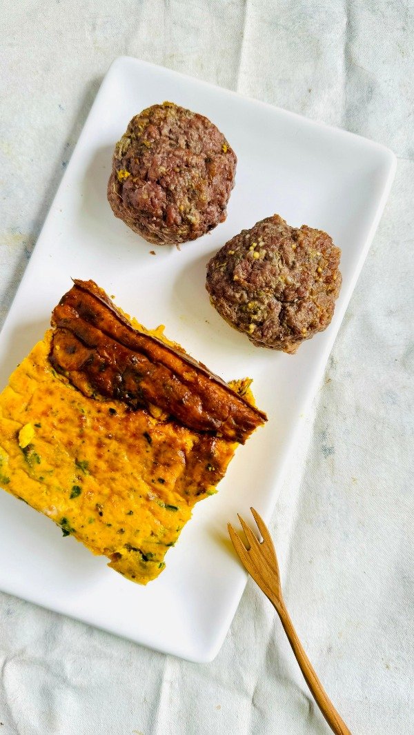 Producto - Burger de carne con soufflé de zapallo, zanahoria y espinaca