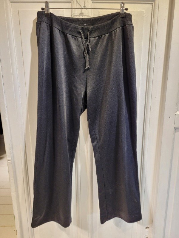 Producto - Jogging FORMATO negro Talle XXL - PRECIO: 32X