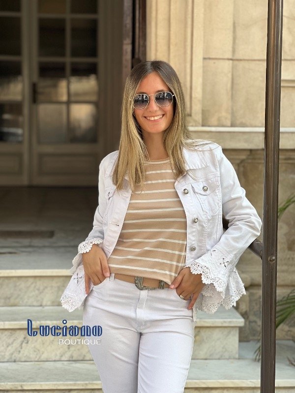 Producto - Campera jean blanca bordada