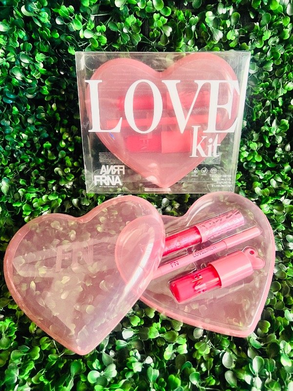 Producto - Set LOVE labial, gloss y delineador de labios