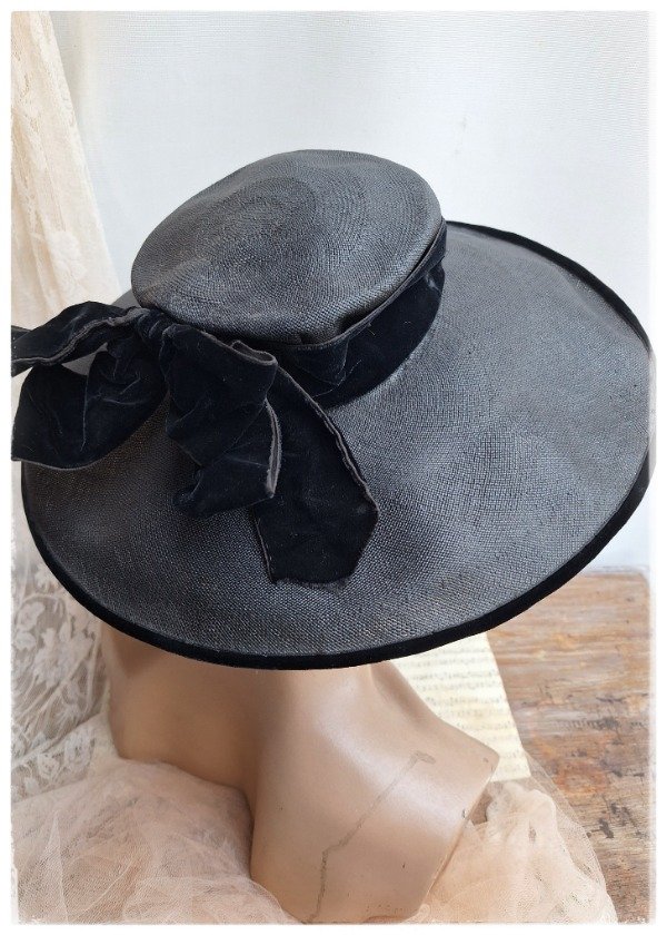 Producto - Capelina mediana Rafia y Terciopelo negro