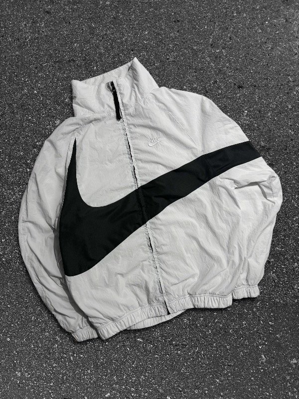 Producto - NIKE GIANT SWOOSH 360 OG