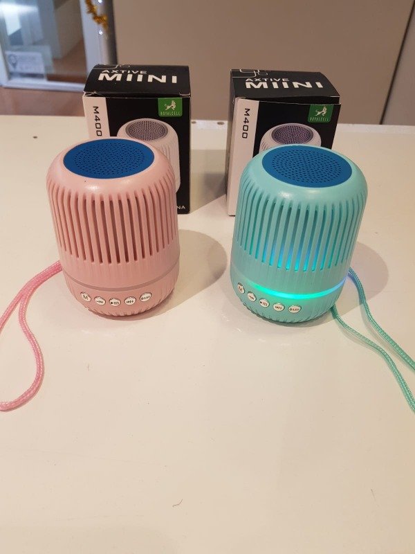 Producto - Parlante Royacell M400 de colores y con luces 5W. Buen sonido