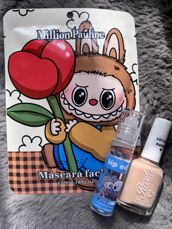 Producto - mascarilla + gloss + esmalte labubu