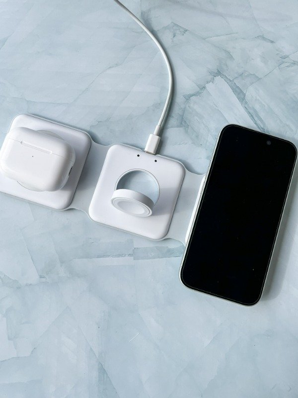 Producto - BASE DE CARGA INALÁMBRICA TRIPLE MAGSAFE (Compatible con Airpods y Apple Watch)