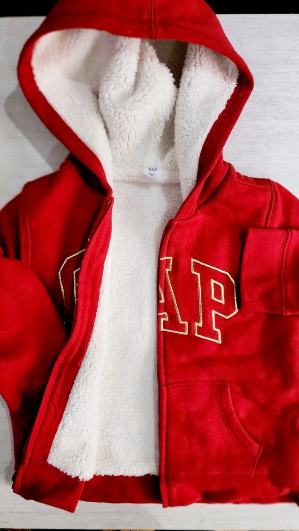 Campera con corderito gap talle 5 roja — imagen 2