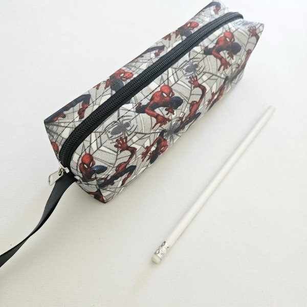 Producto - Cartuchera Mezzo,  hombre araña