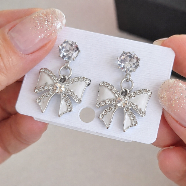 Producto - Aros Lazo Esmaltado Blanco y Piedras Zirconia