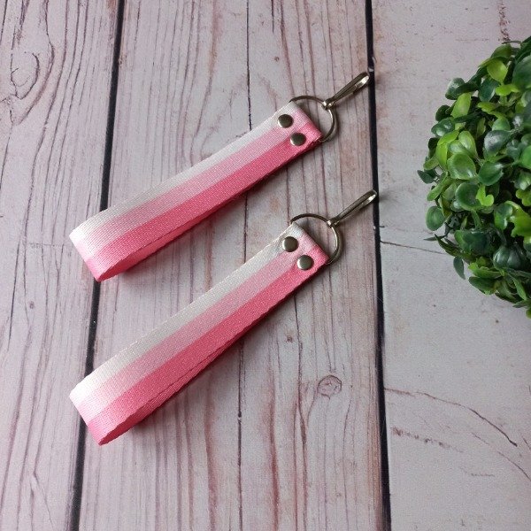 Producto - Llavero Rayas - Blanco / Rosa / Chicle