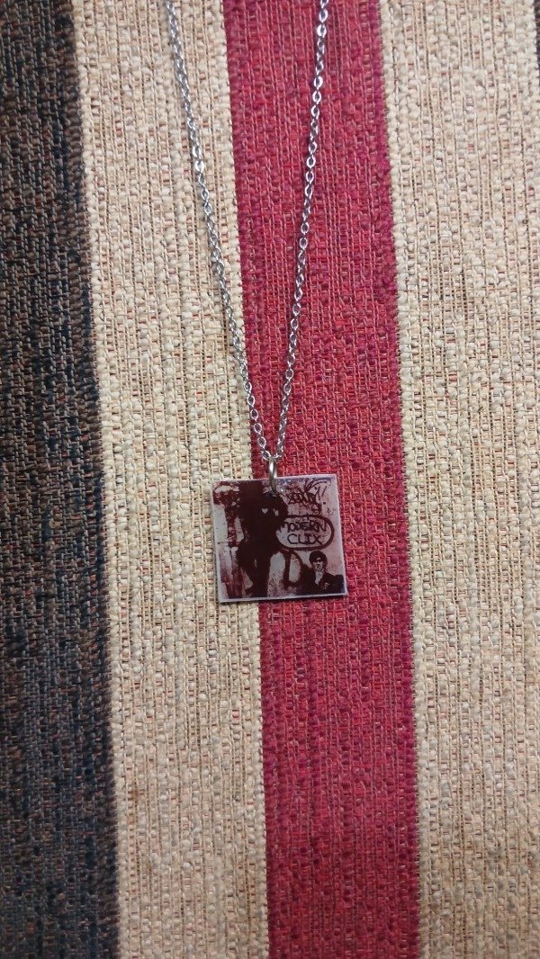 Producto - Cadenita con dije  charly garcia 679