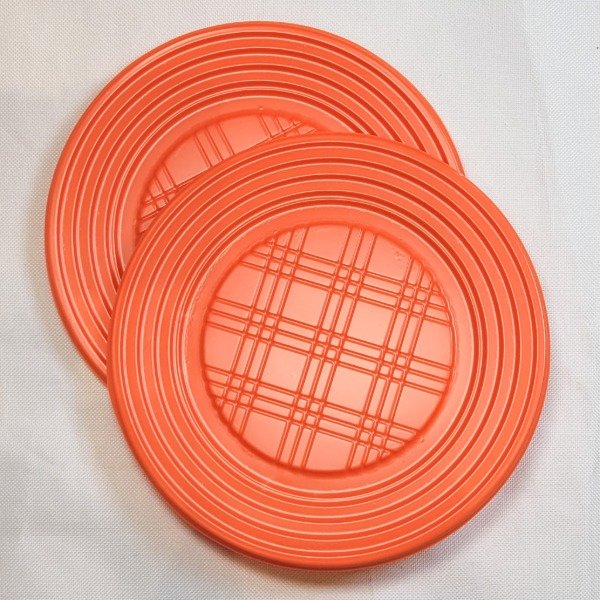 Producto - Platos plasticos chicos color naranja 17x17cm x48un