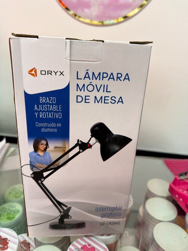 Producto - Lampara pixar negra o blanca con base y morza surtida sin eleccion