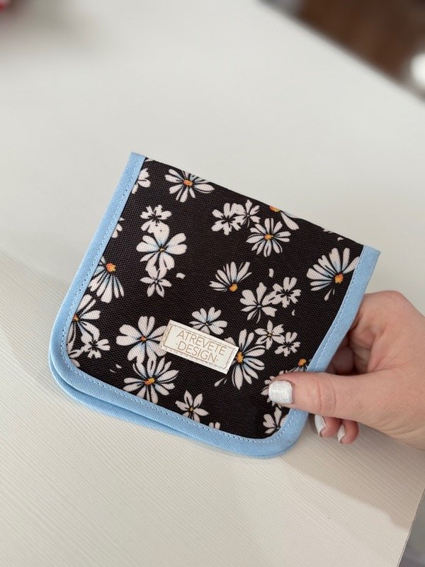 Producto - Mini estuche - Flor fondo negro