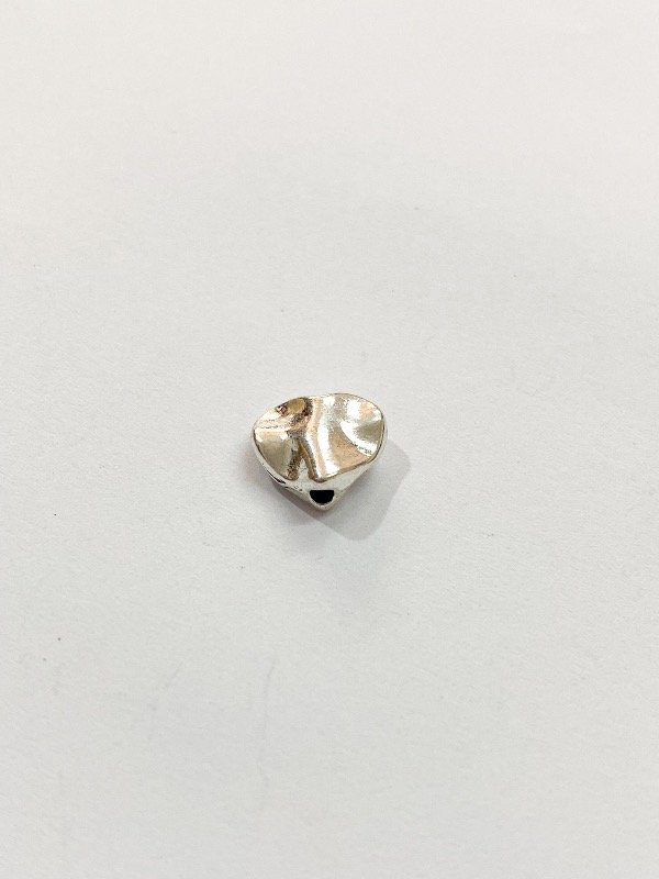 Producto - Mini dije corazón pasante irregular