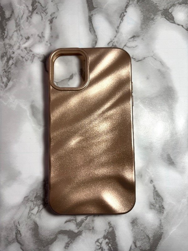 Producto - Case wave color dorada iph 16 pro max
