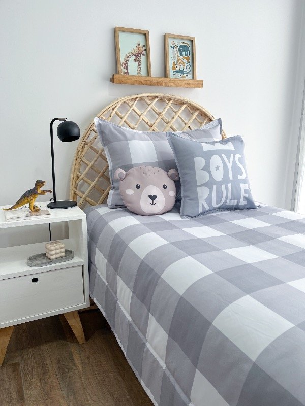 Producto - Acolchado cuadrille gris