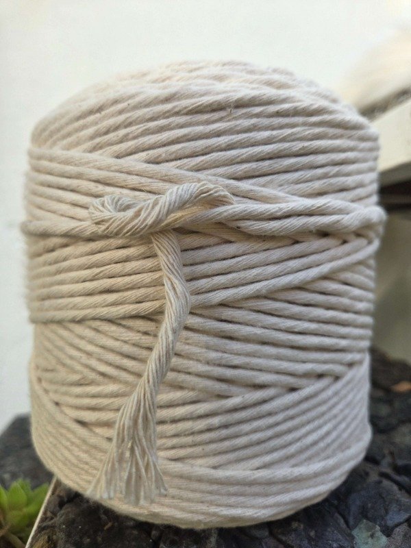 Producto - Hilo de algodón retorcido 27 hebras 1kg CRUDO