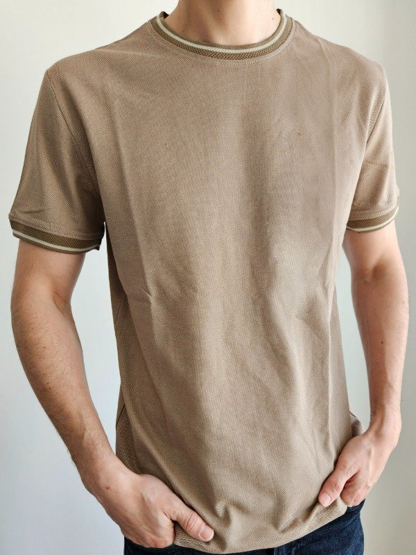 Producto - Remera pique beige oscuro