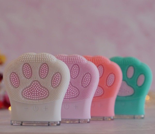 Producto - Cepillo de limpieza Facial de silicona con forma de Pata  COLOR BLANCO