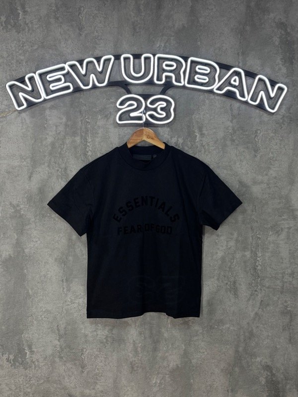 Producto - REMERA IMPORTADA ESSENTIALS NEGRA