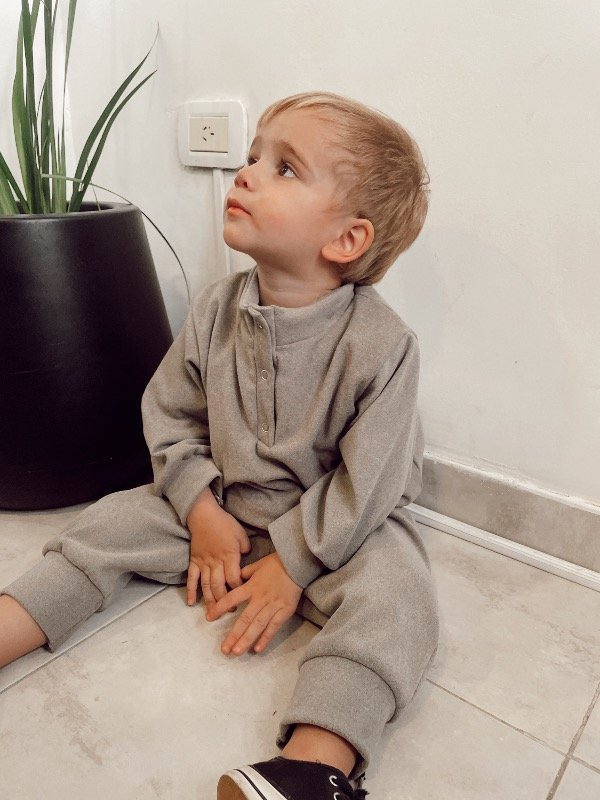 Producto - Conjunto buzo darlon gris