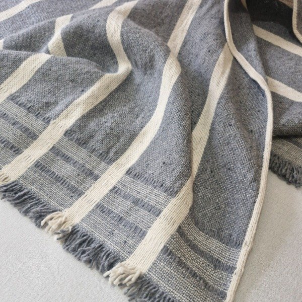 Producto - Manta Nativa Gris Bastón Tiza - 3