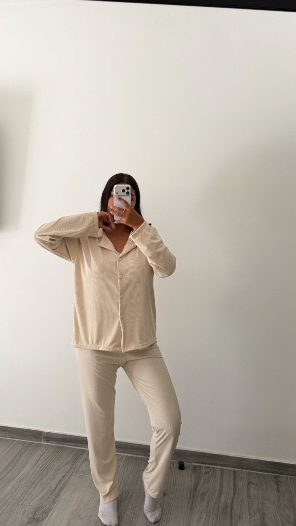 Producto - Pijama camisero beige