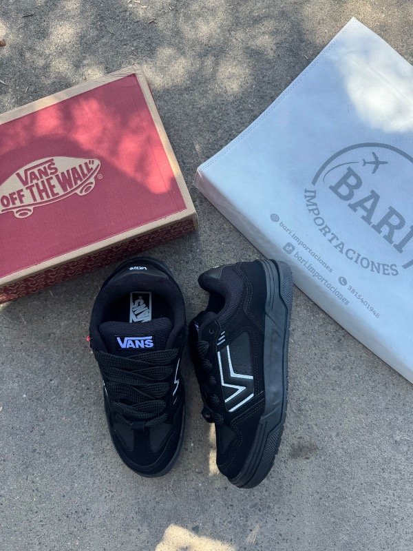 Producto - VANS UPLAND NEGRO/BLANCO