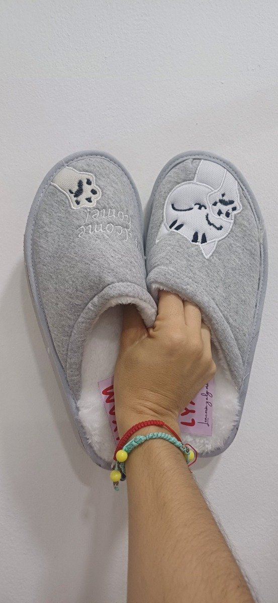 Producto - Pantufla Gris Gatito