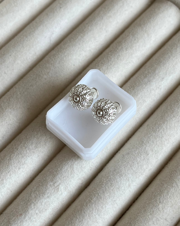 Producto - Abridores media esfera con detalles calados enchapados en plata 925