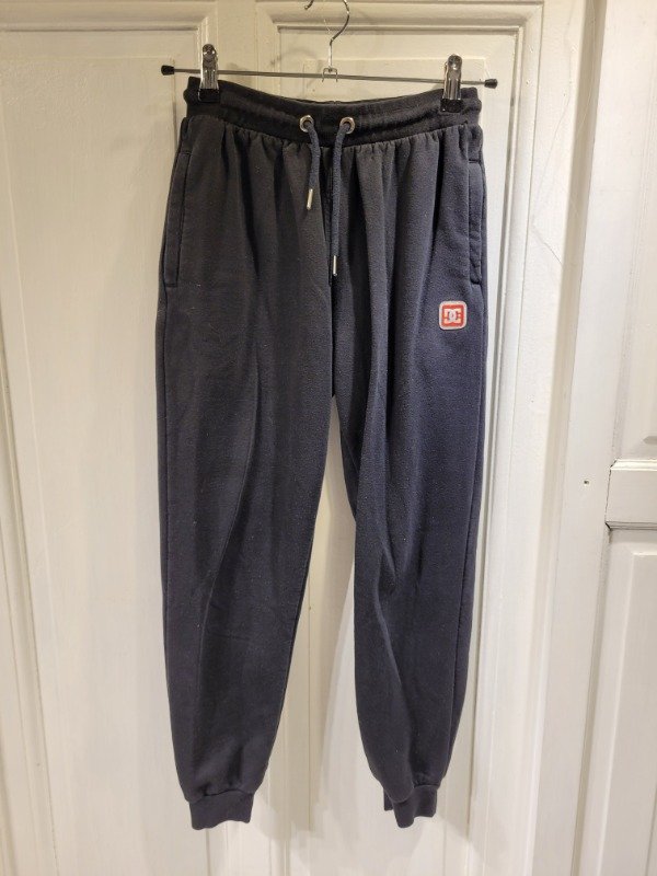 Producto - Jogging DC negro Talle 12 años - PRECIO: 24X