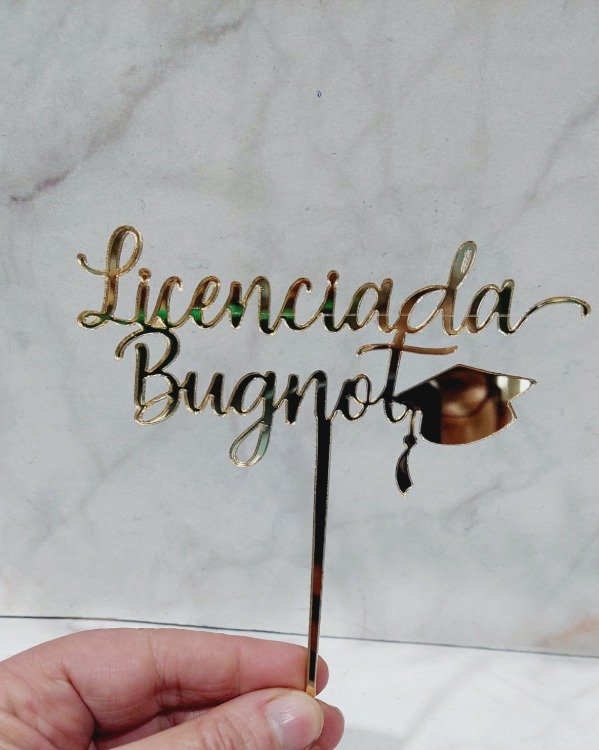Producto - Topper Licenciada con nombre y gorro de egresado