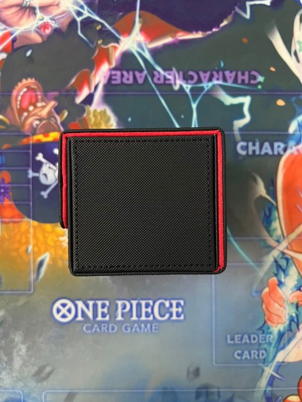 Producto - Deckbox Con Interior y costura Roja - Imantada - Para Hasta 100 Cartas - 2