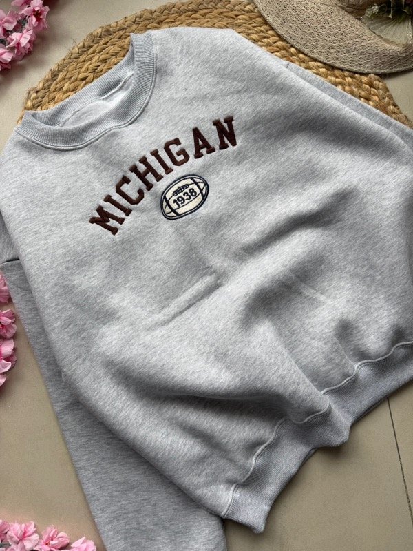 Producto - Buzo bordado michigan