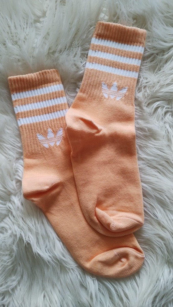 Producto - Adidas durazno,líneas blancas