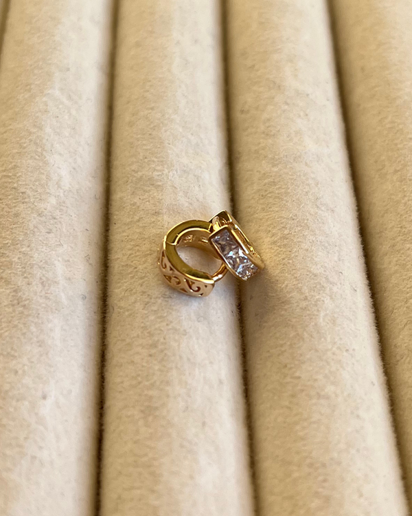 Producto - Argollitas mini con piedritas enchapadas en oro 18k 0.8cmd
