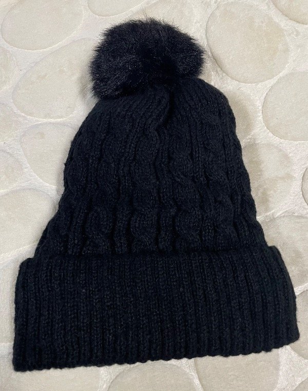 Producto - Gorros trenzados con pompon y corderito por dentro
