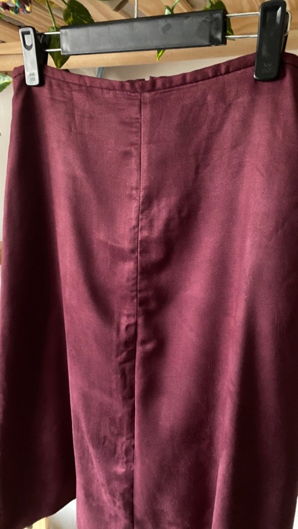 Falda maroon — imagen 2