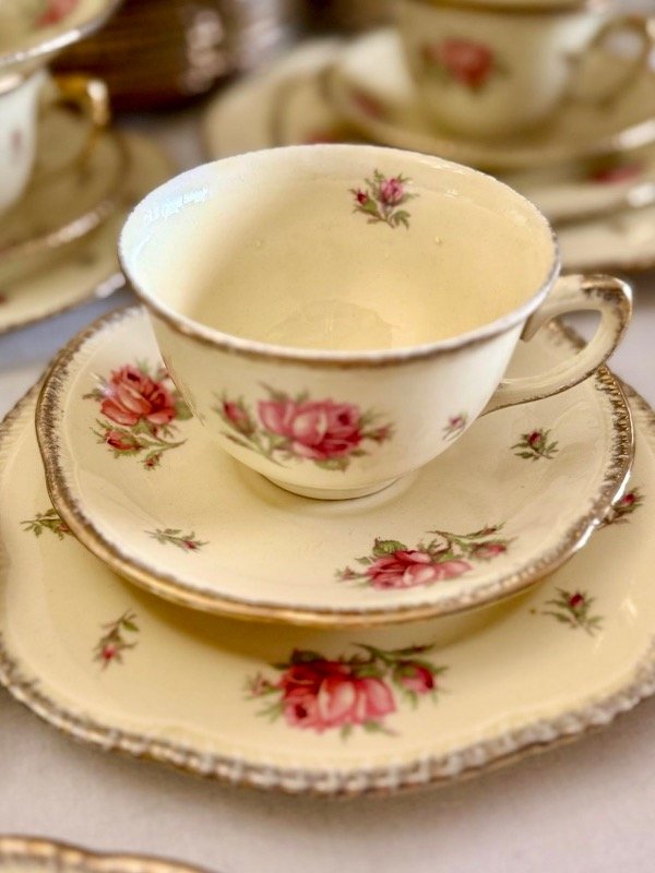 Producto - Taza y plato de té rosita rococo