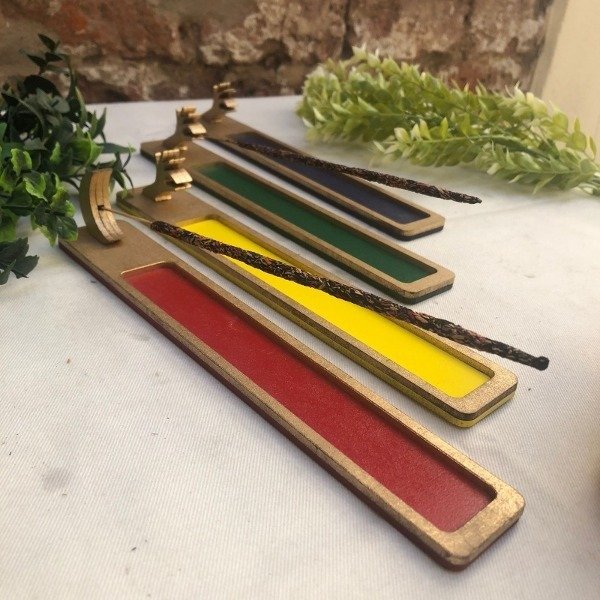 Producto - Porta Sahumerio Madera con Mano Color