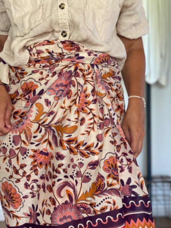 Producto - Pareo Floral violeta y naranja