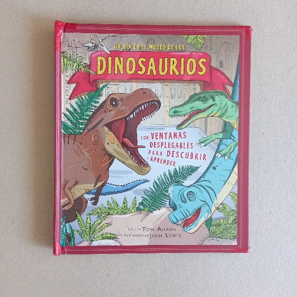 Producto - Un día en el museo de los dinosaurios Tom Adams, Josh Lewis (Detalles)