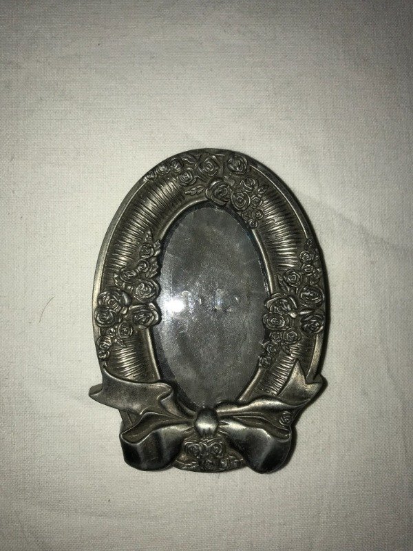 Producto - Vintage Victirian floral metalic pictura frame.