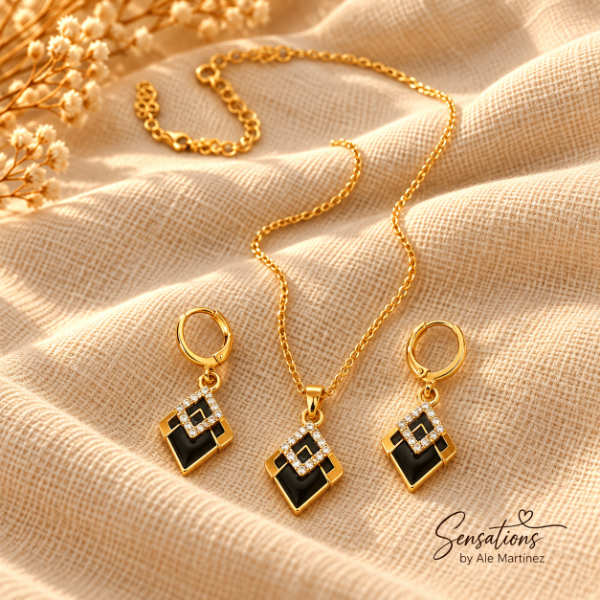 Producto - Conjunto Aros y cadena dorada con negro triangular