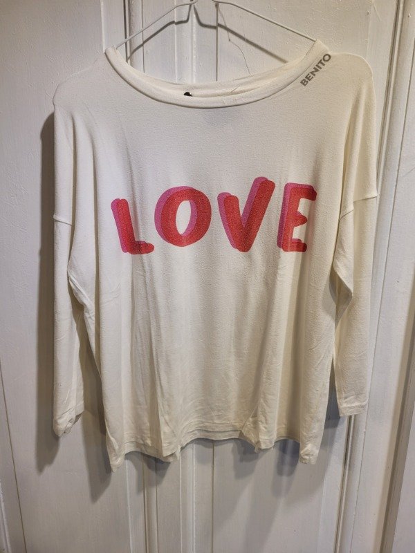 Producto - Remera BENITO blanca logo love Talle 2 - PRECIO: 12X